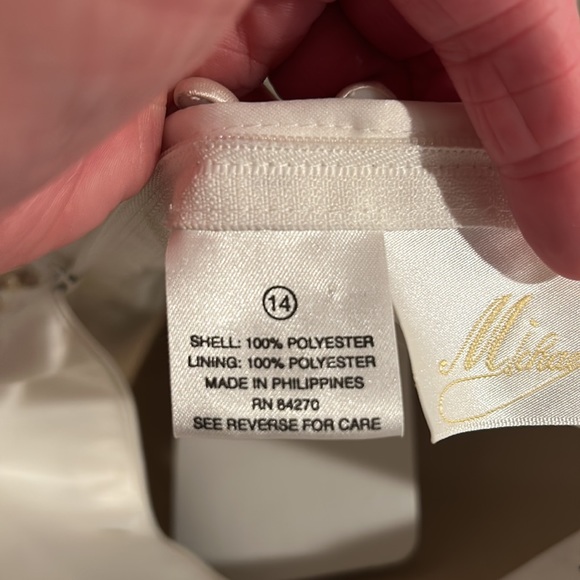 Michelangelo formal dress in off white winter white with stole wrap. - Picture 9 of 13